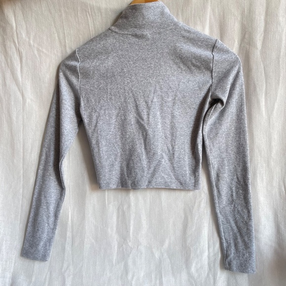Heather Gray Long Sleeve Crop Half-Zip Top - Picture 8 of 8